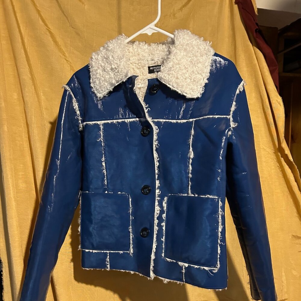 Pretty Little Thing Blue Vinyl Contrast Statement Borg Lined Jacket sz 6  back 1